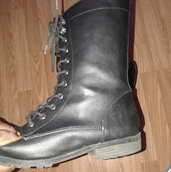 Boots - Picture 4 of 5